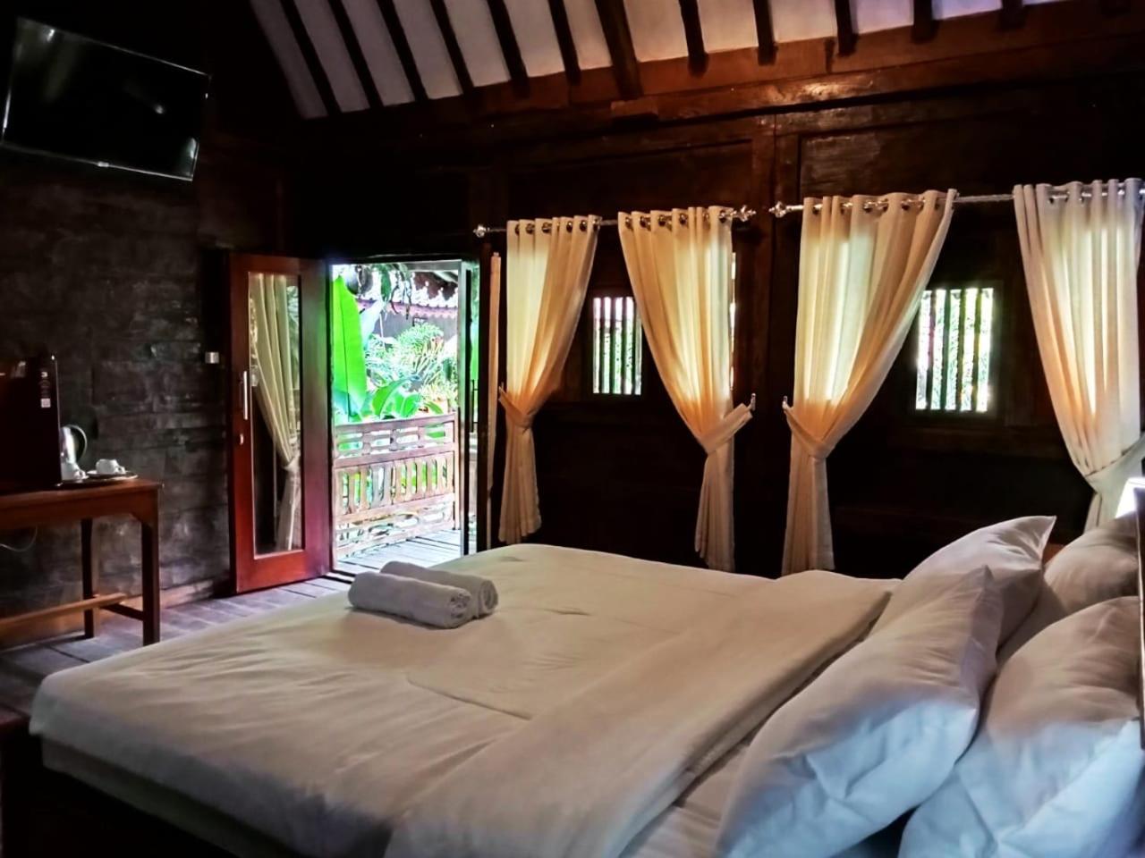 Tahlia'S Villa Sorongjukung Bagian luar foto